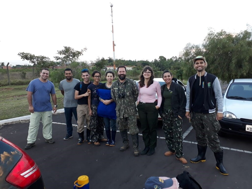 Professores e alunos em visita de campo ao Parque Nacional de Ilha Grande (PR)