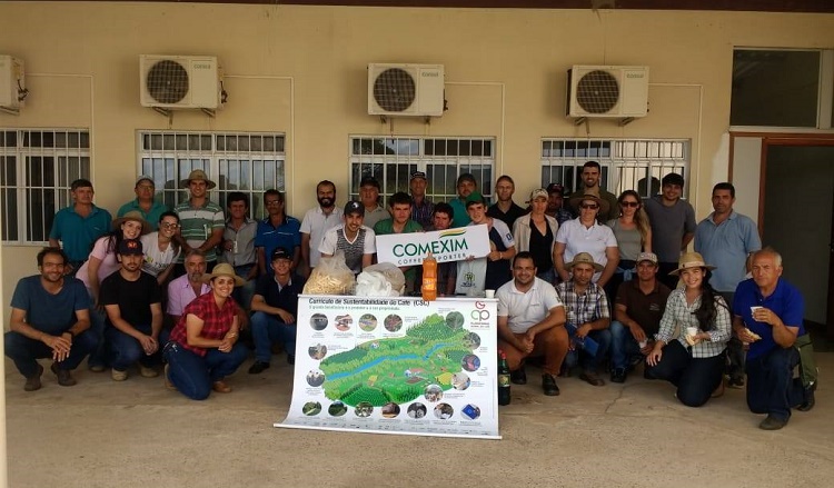 Cafeicultores da região recebem treinamento no Centro de Procedimentos Ambientais.