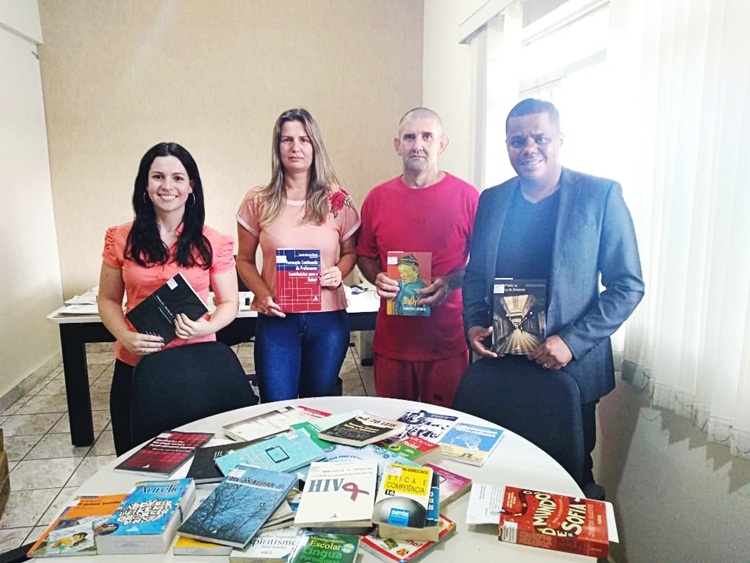 Presídio de Ouro Fino recebe livros através de projeto do Campus Inconfidentes.