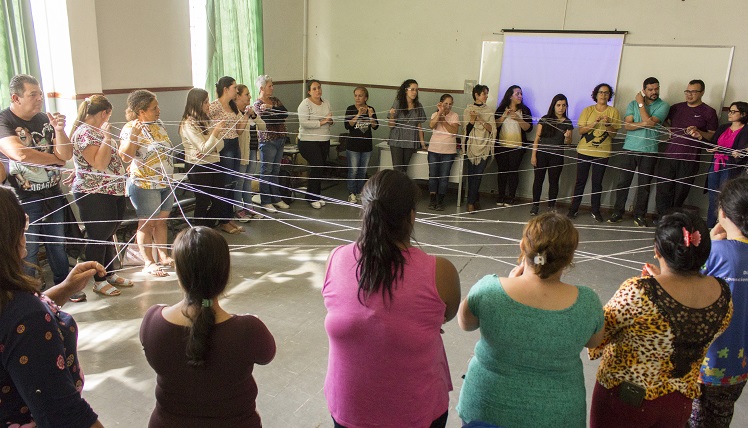 Crocheteiras participam de aula inaugural do curso FIC. (Foto: Cesar Neves)