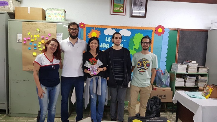 Discentes e docententes ministram palestra e oficina na Escola Estadual Juvenal Brandão