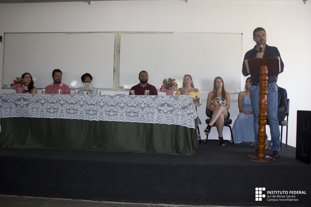 Diretor-geral do campus recebe educadores da Superintendência de Ensino de Pouso Alegre.