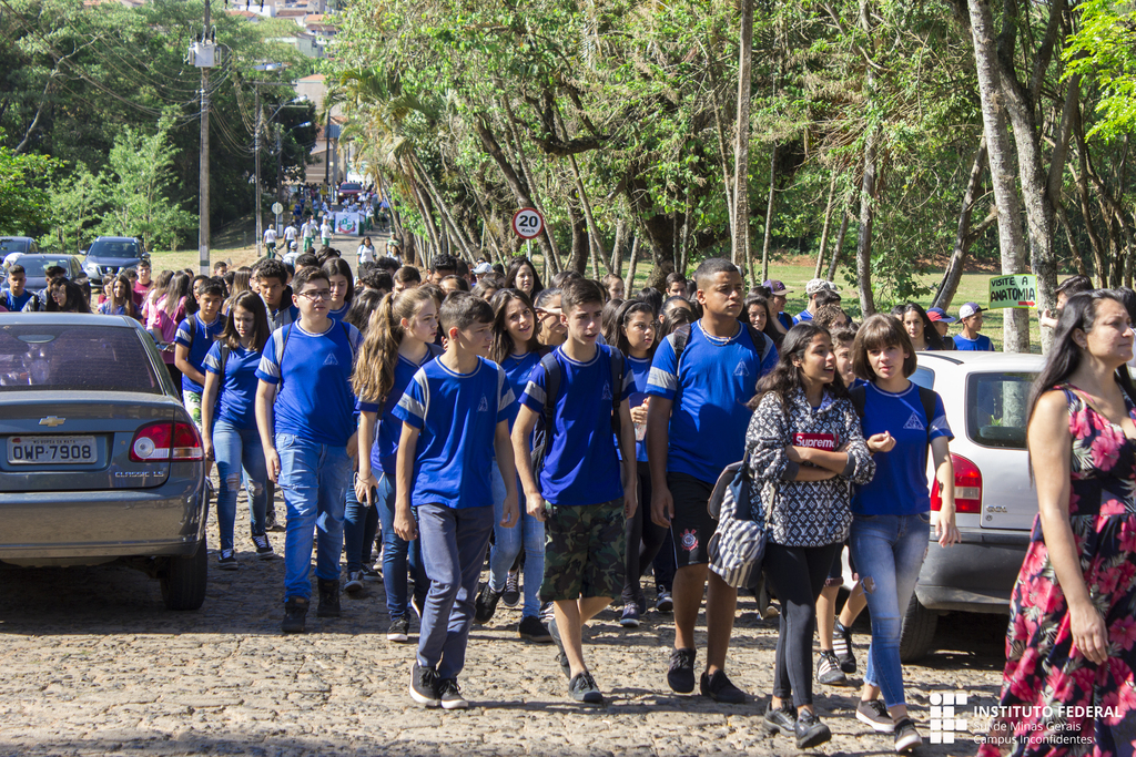 Alunos de escolas de região chegam à Fazenda-Escola para conhecerem o IFSULDEMINAS. (Foto: Cesar Neves)