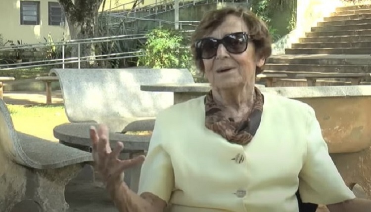 "Dona Vicentina", em 2017, participando da gravação do documentário em comemoração ao centenário do campus. (Foto: Divulgação)