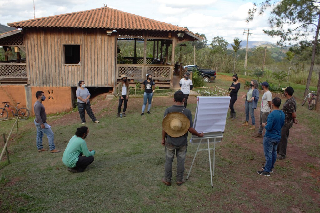 Grupo de Estudos reúne comunidade, na "Casa de Madeira", para atividades agroecológicas. (Foto: Robson Teles)