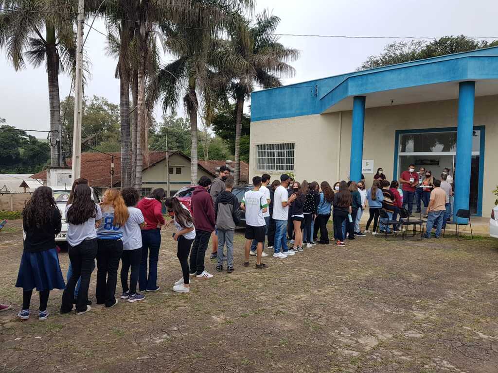 Estudantes e servidores fazem fila, na manhã desta quarta-feira (13), para escolher novos gestores do IFSULDEMINAS.