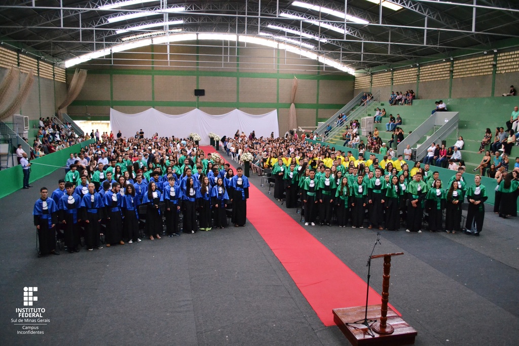 Estudantes do IFSULDEMINAS celebram formatura no Poliesportivo Nilo Peçanha (Foto: Ascom)