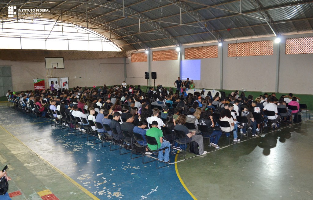 Estudantes são recepcionados na Quadra Poliesportiva, do Prédio Principal (Foto: Ascom)