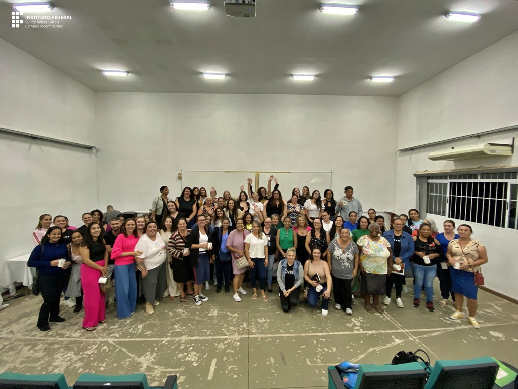 Moradoras de Inconfidentes, Ouro Fino e Bueno Brandão dão início ao Programa "Mulheres Mil". (Foto: Ascom)