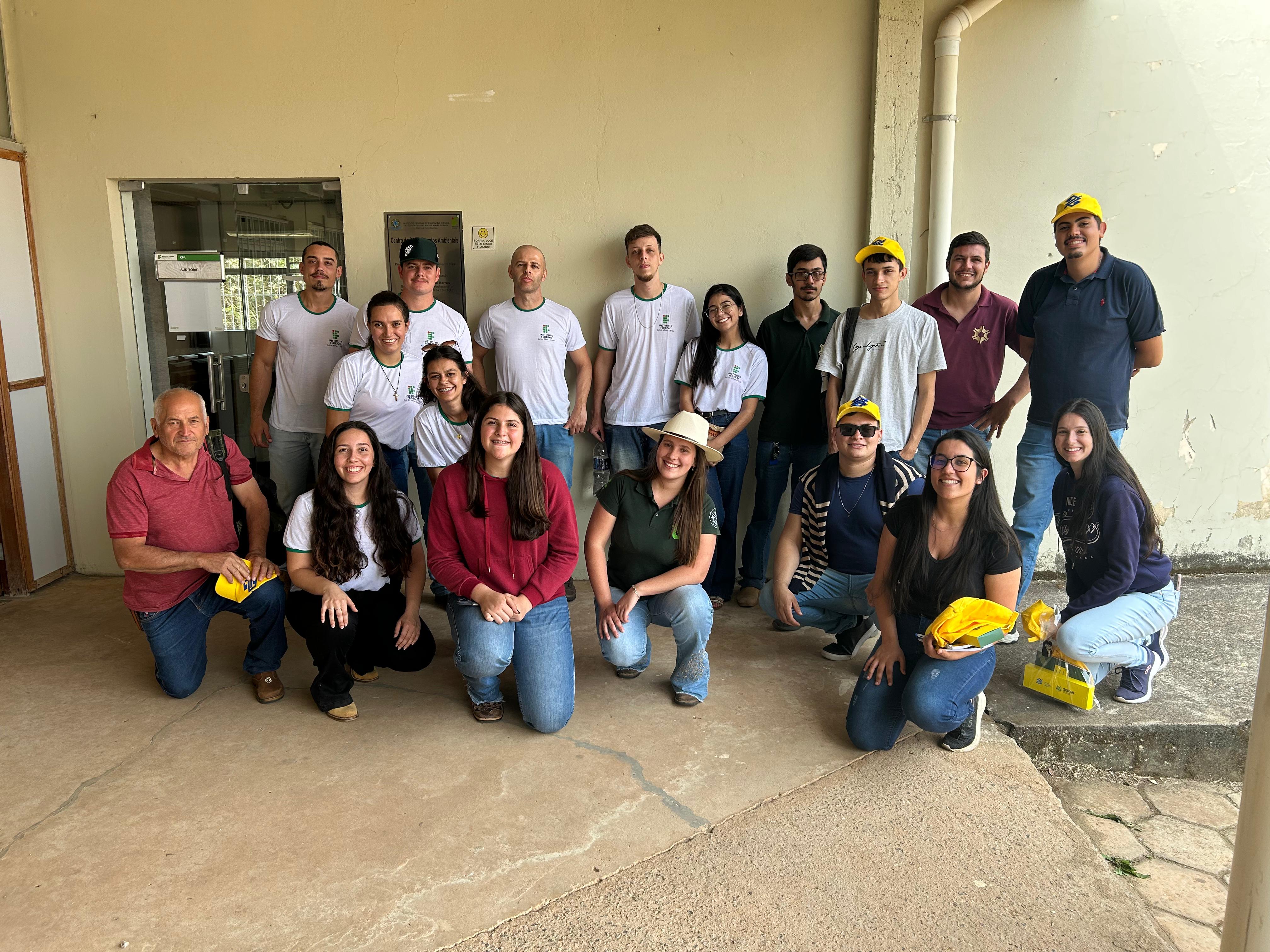 Estudantes do Campus Inconfidentes colaboram na assessoria do evento. (Foto: Divulgação)