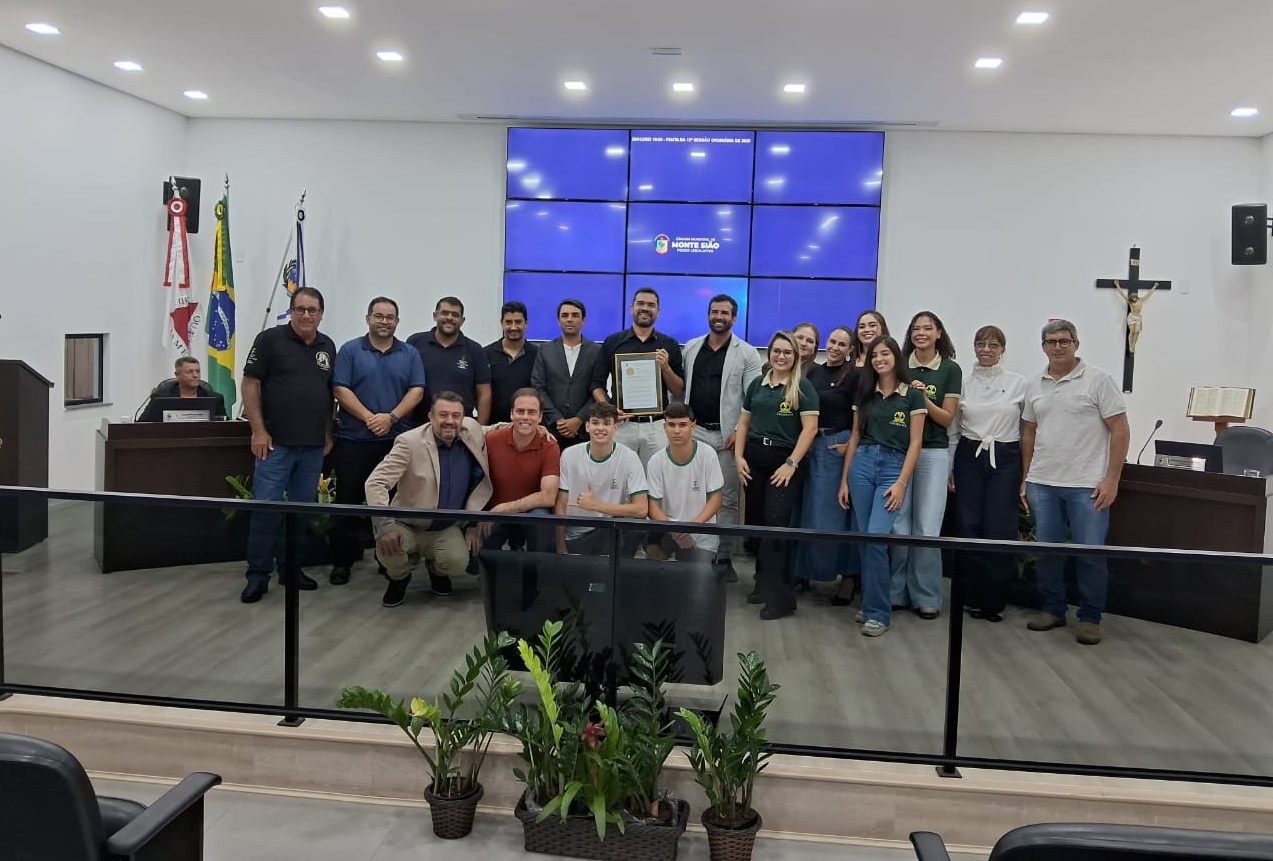 Comitiva do Campus Inconfidentes recebe Moção de Homenagem no Plenário da Câmara Municipal de Monte Sião (Foto: Ascom)