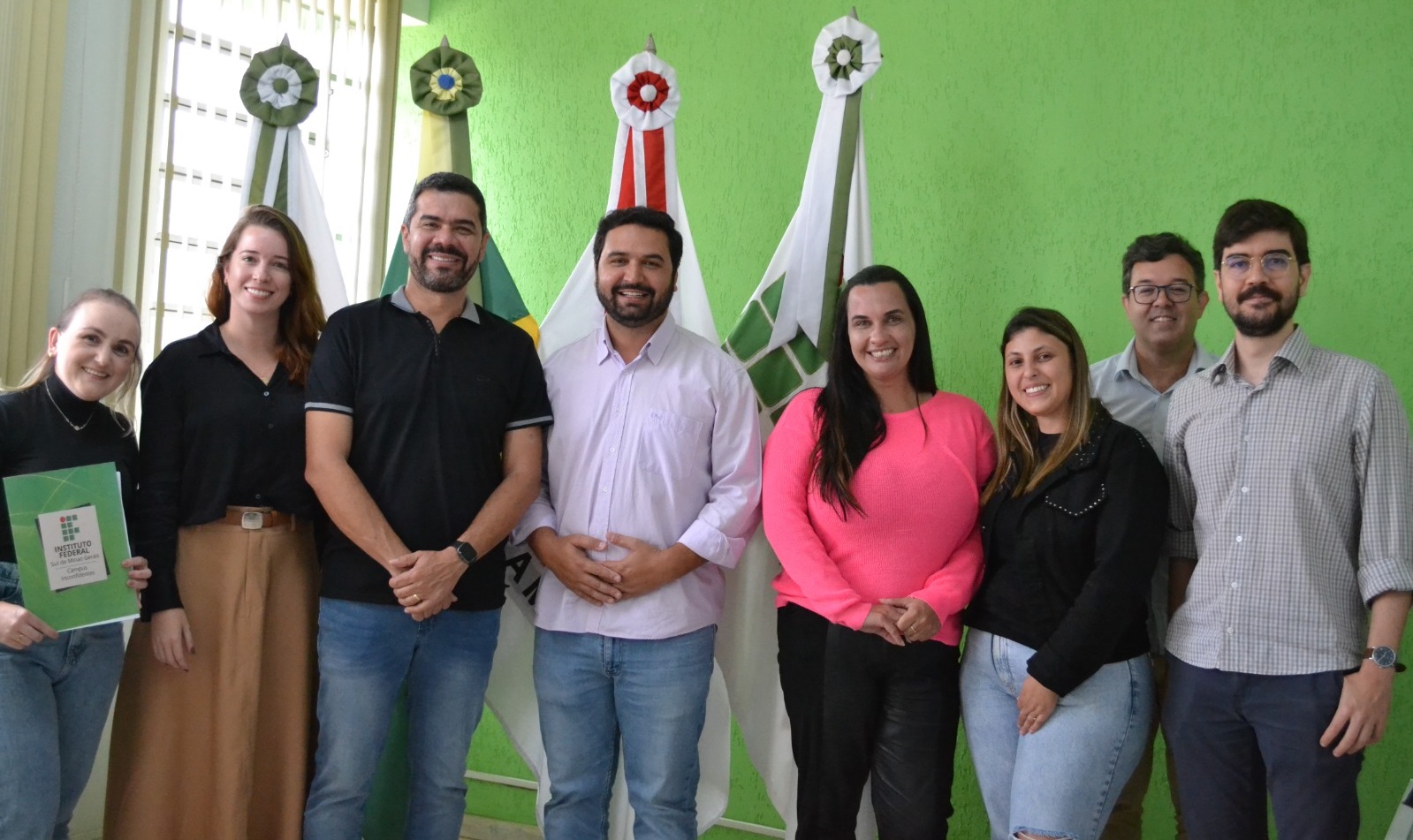 Diretor-geral, professor Luiz Flávio Reis Fernandes, recebe representantes da Prefeitura de Albertina. (Foto: Ascom)