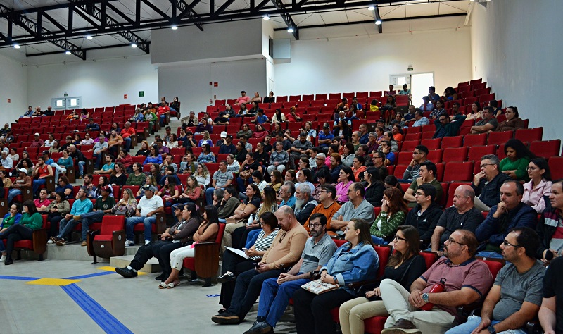 Familiares e servidores são acolhidos no Auditório "Professora Cristiane Cordeiro". (Foto: Ascom)