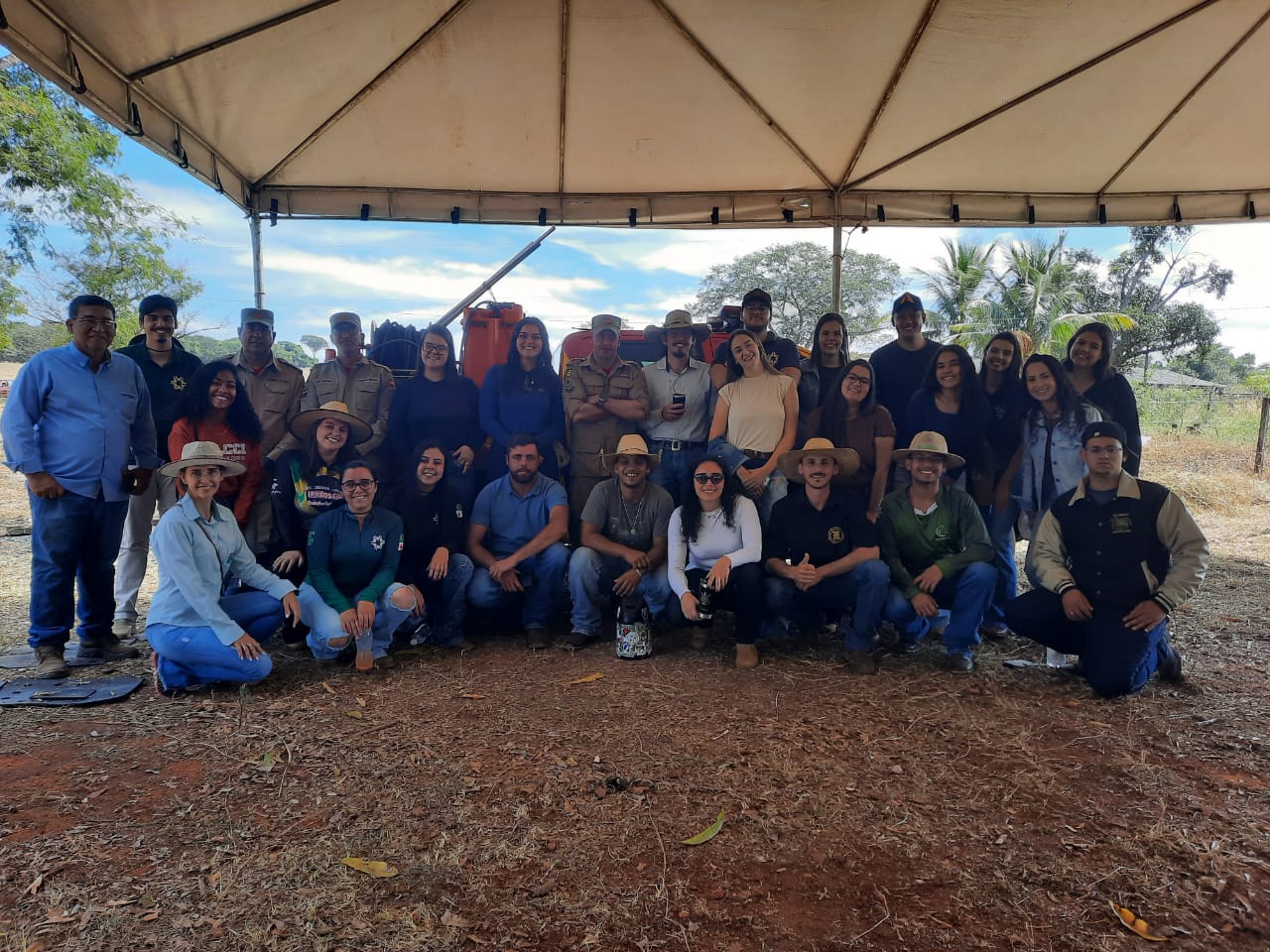 Estudantes participam de atividade de campo, em Goiás (Foto: Divulgação)