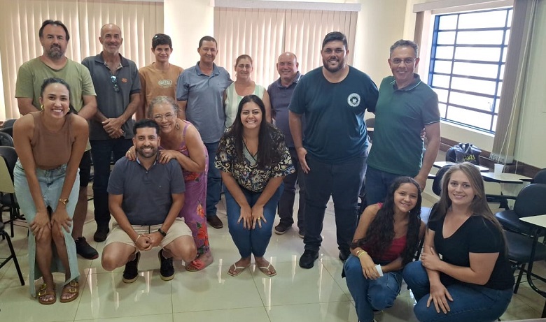 Participantes do minicurso de oratória na sede do Sindicato Rural de Jacutinga (MG) ( Foto: Divulgação)