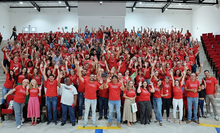 Servidores participam de Assembleia no Auditório "Professora Cristiane Cordeiro de Camargo". (Foto: Ascom)